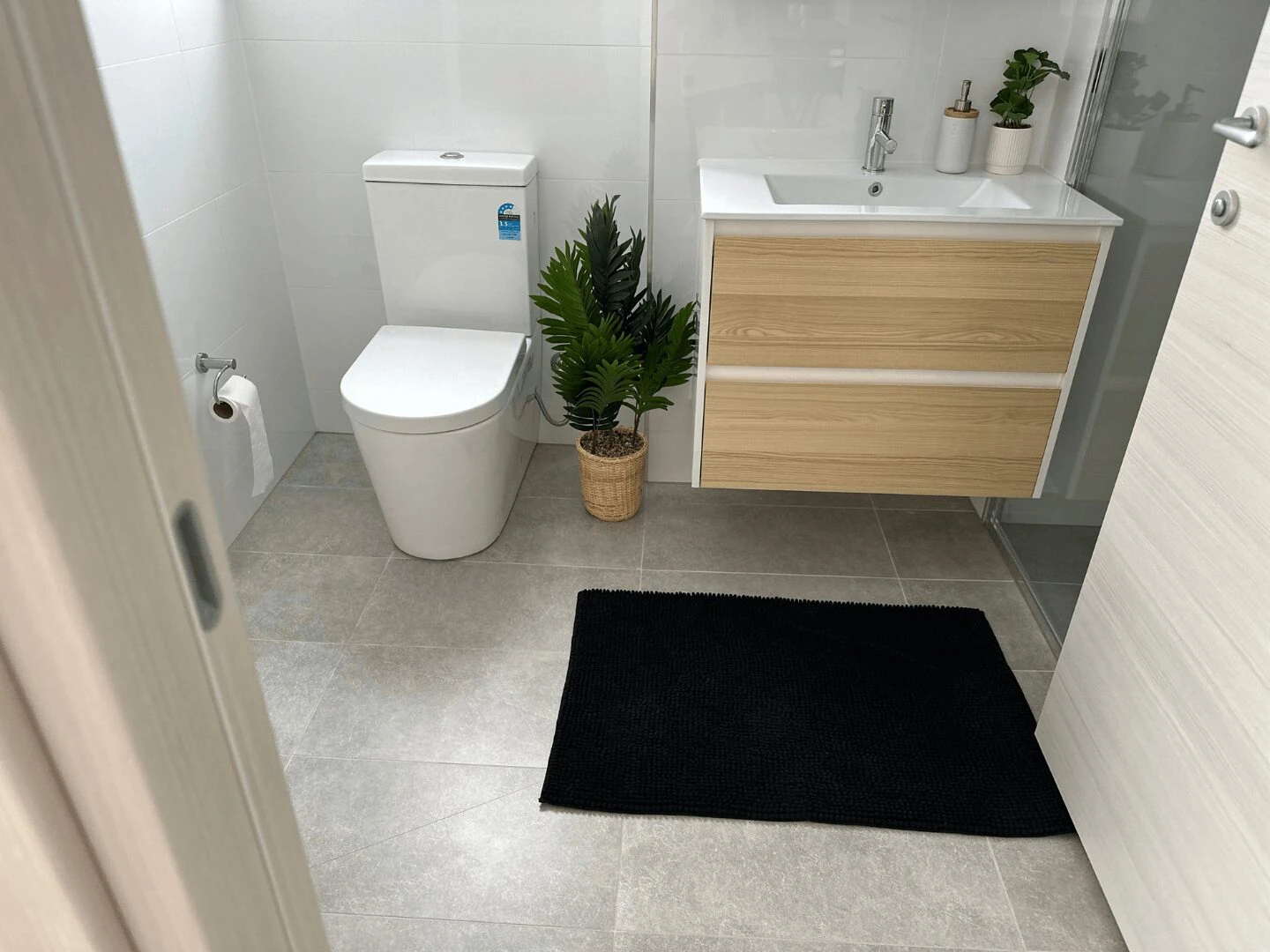 An accessible bathroom in a Charles Street apartment