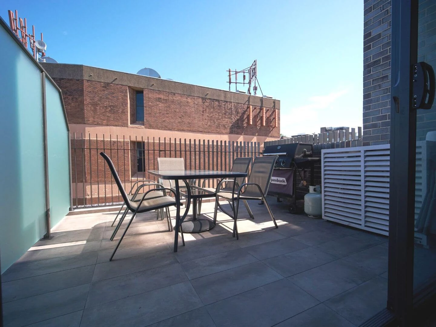 the rooftop terrace and barbecue area at Petersham